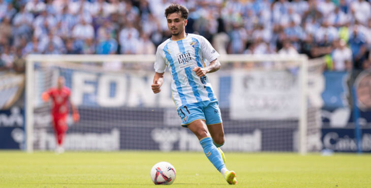 Kevin Medina subiendo la banda en el Málaga. Foto: Radio Marca Málaga