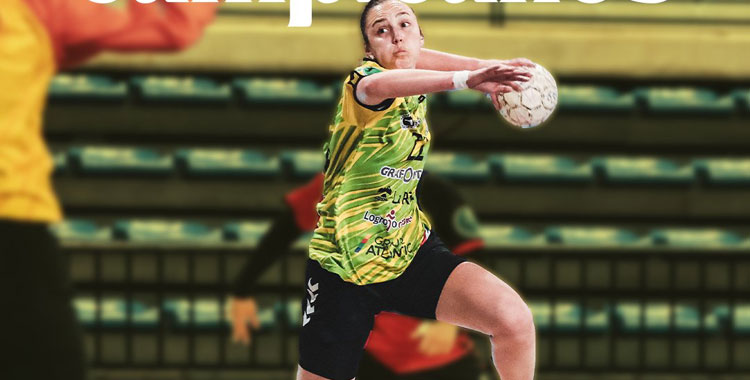 Sara Molés volando para anotar desde el extremo. Foto: Sporting La Rioja
