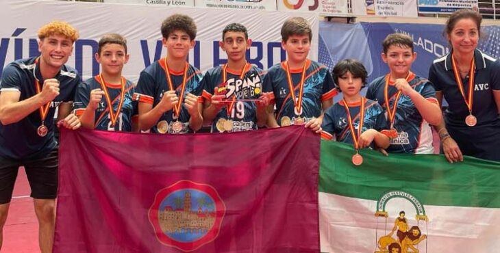 El Academia Voleibol Córdoba, bronce nacional alevín.