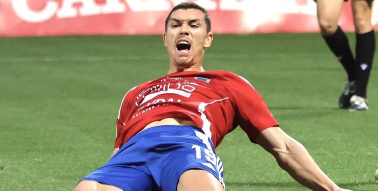 Adri Fuentes celebra un gol con el Tarazona.