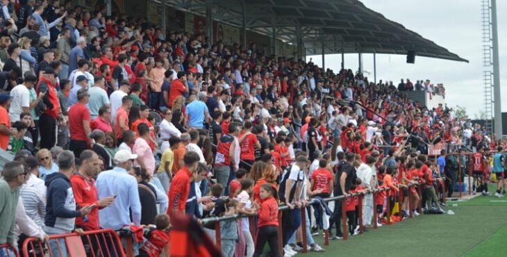 Afición del Salerm Puente Genil en el 'Poli' en un partido de la 2024-25.