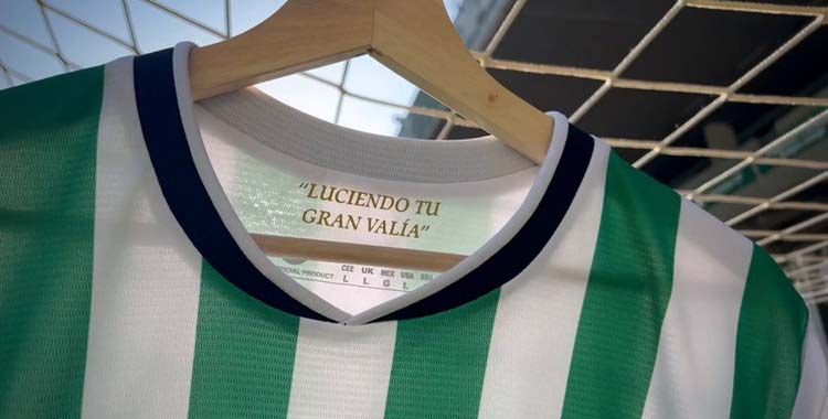 Detalle de la camiseta del Córdoba para la 2025-26.