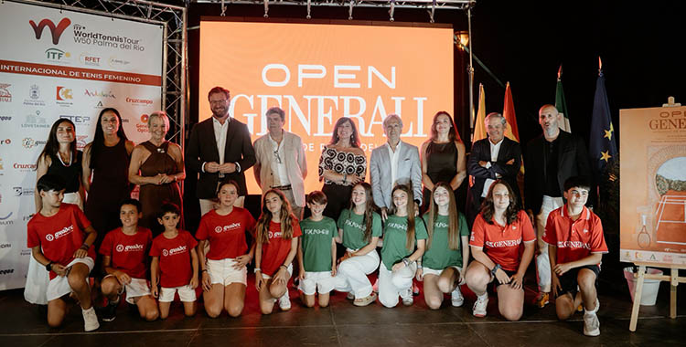 Autoridades y voluntarios del Open Generali Ciudad de Palma del Río 2025 en su presentación.
