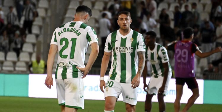Albarrán y Casas se lamentan tras perder ante el Mirandés.