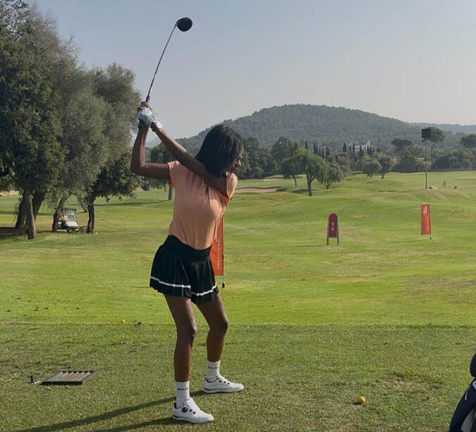 El swing de Liz Emiliano en Pula.