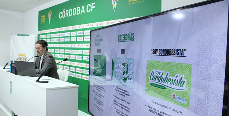 Antonio Fernández Monterrubio presentando la campaña de abonados 2025-26.