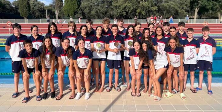 Componentes del Navial en el Andaluz infantil.