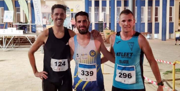 Podio masculino de la Carrera Popular de Villa del Río.