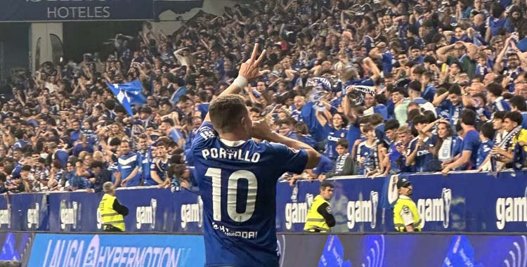Portillo celebra el gol del ascenso del Oviedo a Primera.