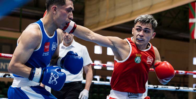 Rafa Lozano Jr. en un combate del Campeonato de España por Autonomías.