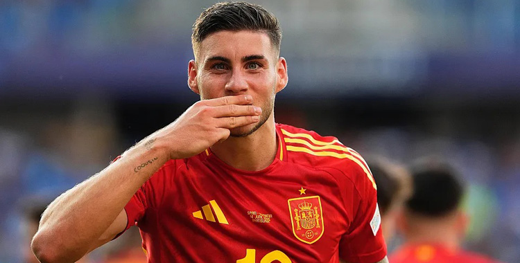 Roberto Fernández celebra el gol del triunfo ante Rumanía. Foto: RFEF