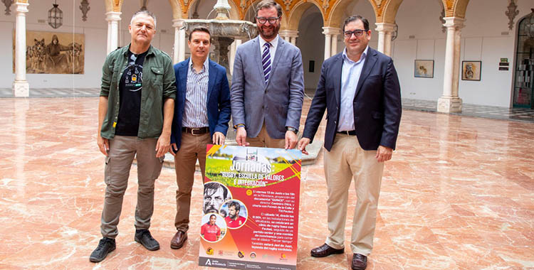De izquierda a derecha, Cristóbal Gutiérrez de la Fundación EMET, Juan de Dios Benítez Director Máster Educación Física UCO, Antonio Ramón Martín Romero Diputado Delegado de Deportes y Protección Civil de la Diputación de Córdoba y Fernando Chacón Vicepresidente Consejo Social UCO.