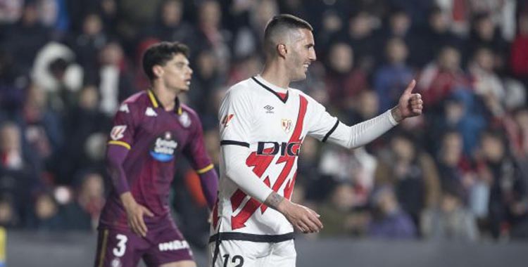 Sergi Guardiola en un partido con el Rayo.