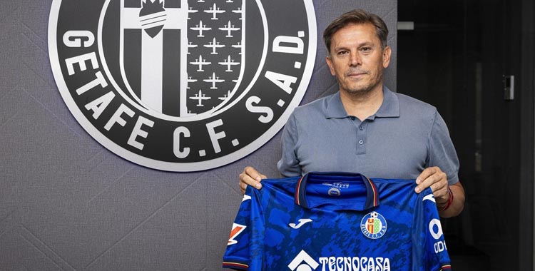 Toni Muñoz posa en su regreso al Getafe.
