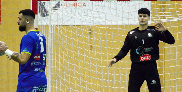 Adrián Salas se dispone a ejecutar una pena máxima. Foto: Rafa Barroso / CBM