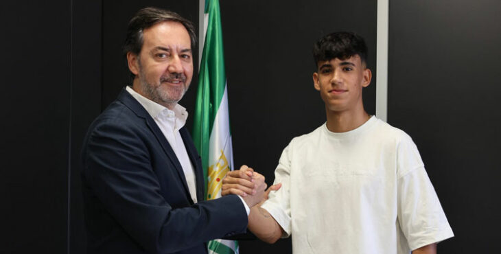 Dani Albuera estrechando la mano de Antonio Fernández Monterrubio. Foto: CCF