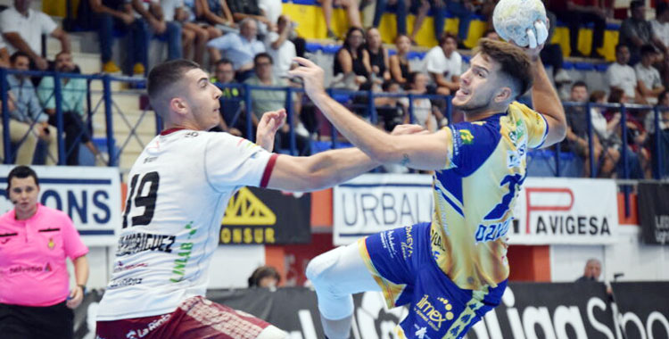 David Estepa en un partido de esta pasada temporada. Foto: Club Balonmano Ángel Ximénez