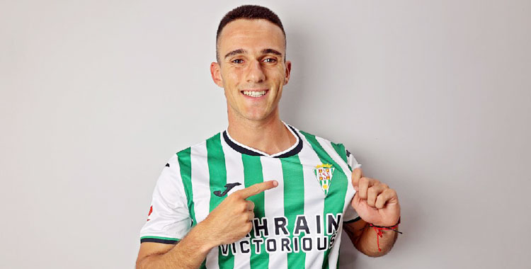 Diego Bri ya luciendo la blanquiverde