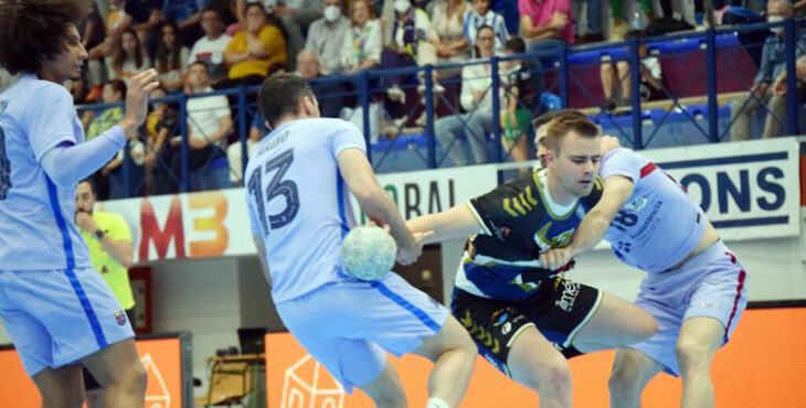 Djukic en el partido ante el Barça en la temporada 2021-22. Foto: Club Balonmano Ángel Ximénez Puente Genil