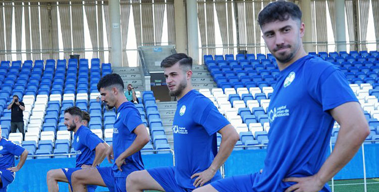 Un momento del primer entrenamiento de los celestes. Foto: Ciudad de Lucena