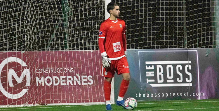 Froilán Leal en la portería durante un partido. Foto cedida por el Ciudad de Lucena
