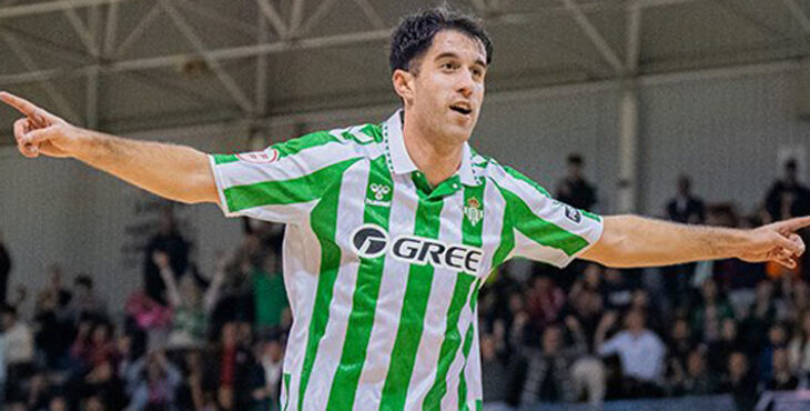 Ismael celebrando un gol con el Betis en la temporada 2024-25, la última de la historia para el futsal bético. Foto: Real Betis Futsal