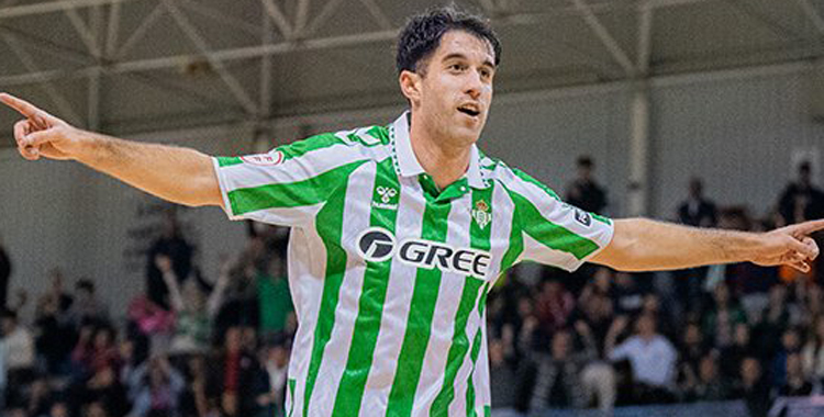 Ismael celebrando un gol con el Betis en la temporada 2024-25, la última de la historia para el futsal bético. Foto: Real Betis Futsal
