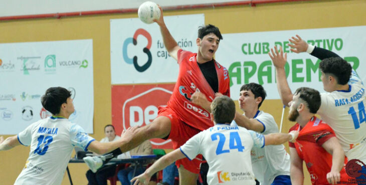 Rafa Acosta, a la derecha de la imagen, es uno de los juveniles que promocionan en el ARS. Foto: Rafa Barroso / CBM
