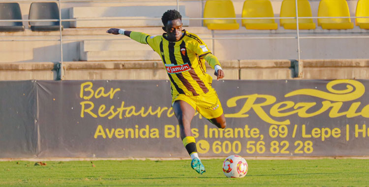 Lay Sarr en un partido con el San Roque de Lepe.