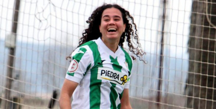 Lorena Guillén celebrando un gol con la elástica cordobesista. Foto: @CordobaFemenino