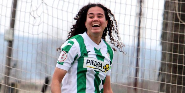 Lorena Guillén celebrando un gol con la elástica cordobesista. Foto: @CordobaFemenino