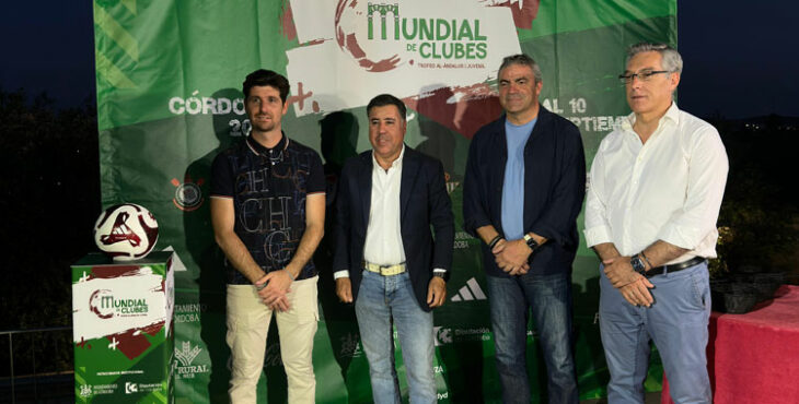 Javi Flores, Manolo Sanchís y otras autoridades en el sorteo del Mundial de Clubes Juvenil