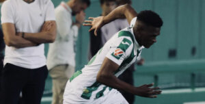 Ntji Tounkara, uno de los renovados, el día de su debut con el primer equipo. Foto: CCF