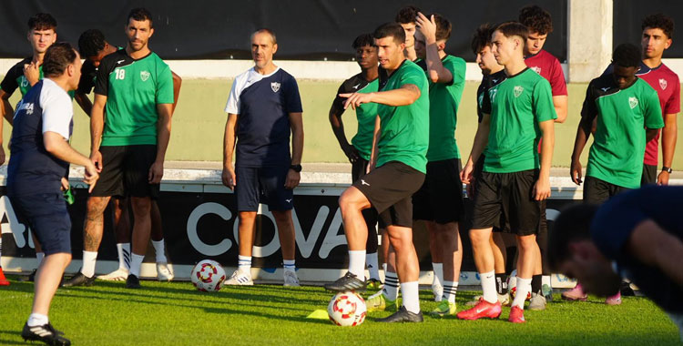 Los jugadores del Pozoblanco en sus primeros ejercicios de entrenamiento de la pretemporada. Foto cedida por el CD Pozoblanco