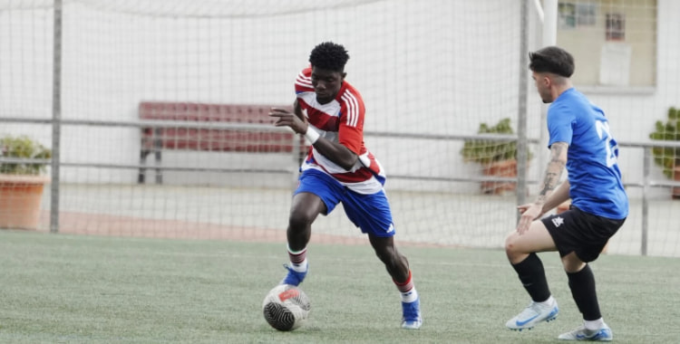 Robin Boateng en un encuentro como nazarí. Foto: Granada CF