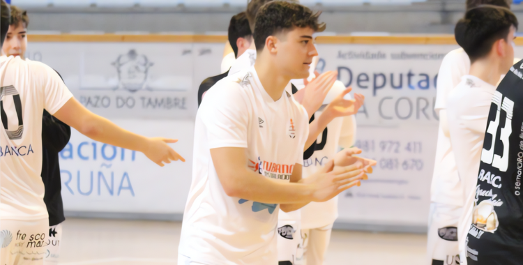 Álvaro Alarcón durante un partido con el Noia FS B en la temporada 2024-25