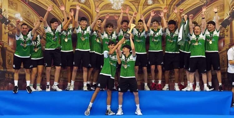 Componentes de la selección andaluza de voleibol en el Campeonato de España.