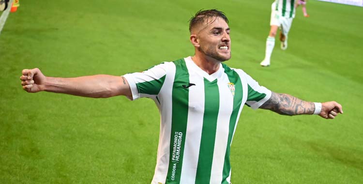 Casas celebra un gol con el Córdoba.