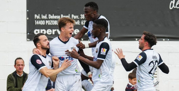 Jugadores del Pozoblanco festejan un gol en la pasada campaña.