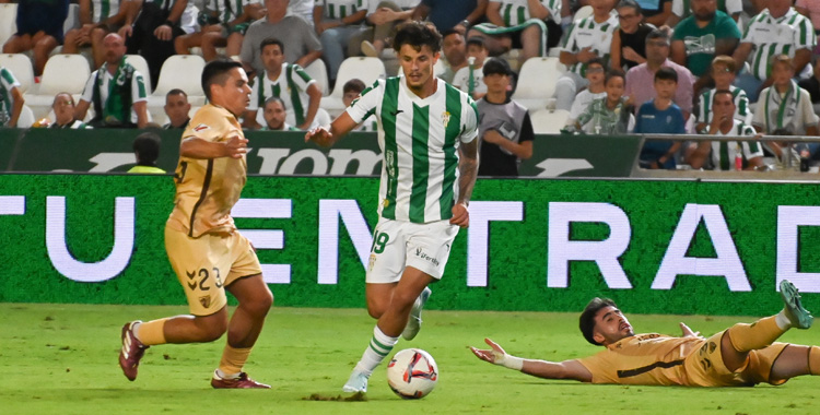 Jude Soonsup-Bell en su estreno con el Córdoba en El Arcángel.