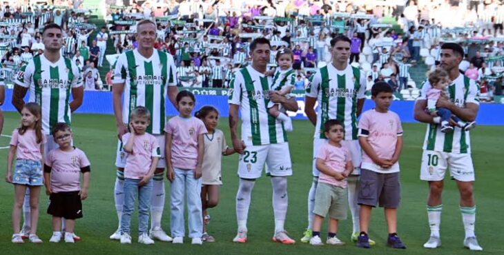 Jugadores que continuarán en el Córdoba antes de un partido de la 2024-25.
