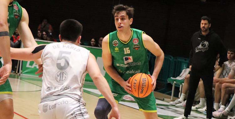 Pablo Sánchez en un partido con el Bueno Arenas.
