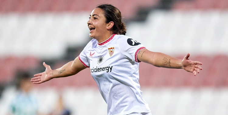 Lucía Moral 'Wifi' celebra un gol con el Sevilla.