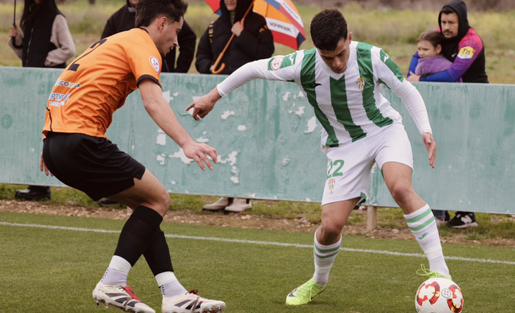 Una imagen de uno de los derbis del pasado curso, en concreto entre Córdoba B y Pozoblanco. Foto: CCF
