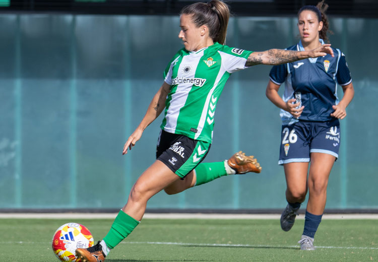 El Betis Féminas, con la cordobesa Natalia Montilla en sus filas, venció al Córdoba Femenino. @RealBetisFem