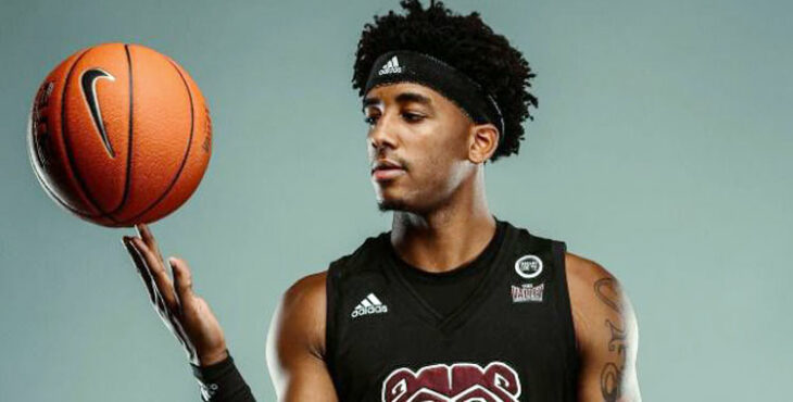 Ja'Monta Black haciendo malabarismos con un balón en una imagen de archivo