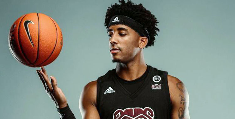 Ja'Monta Black haciendo malabarismos con un balón en una imagen de archivo