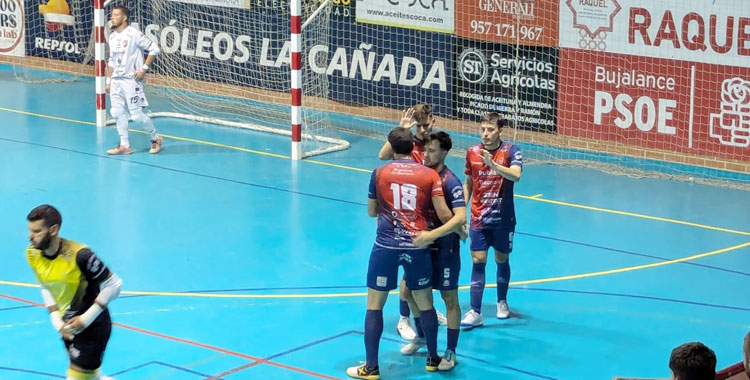 Los jugadores del cuadro rojillo celebran uno de sus goles al Villa del Río. Foto: CD Bujalance FS