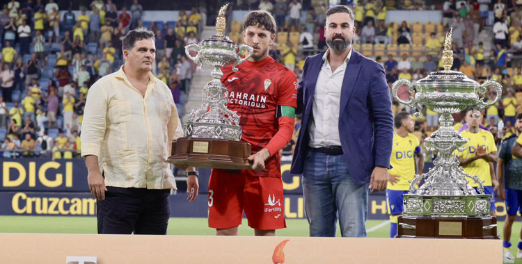 Carlos Marín en el acto de recogida del galardón de subcampeón del Trofeo Carranza. Foto: CCF