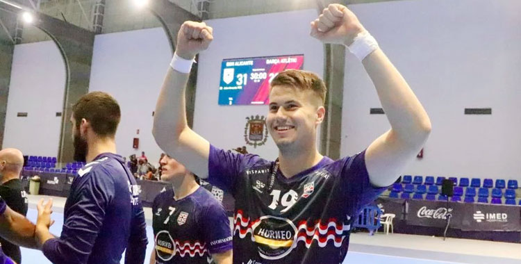 El nuevo jugador del Córdoba de Balonmano. Foto: eonalicante.com